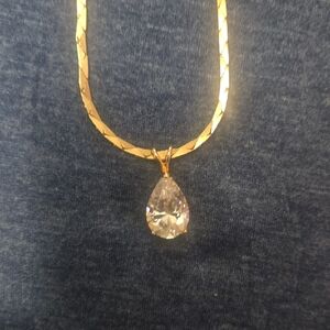 Gold Teardrop Pendant Necklace